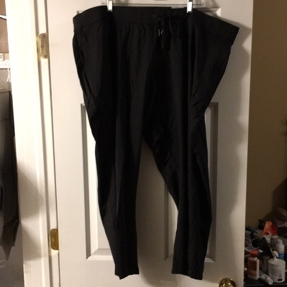 New with tags Avenue leisure 7/8 length lounge pants size 26/28
